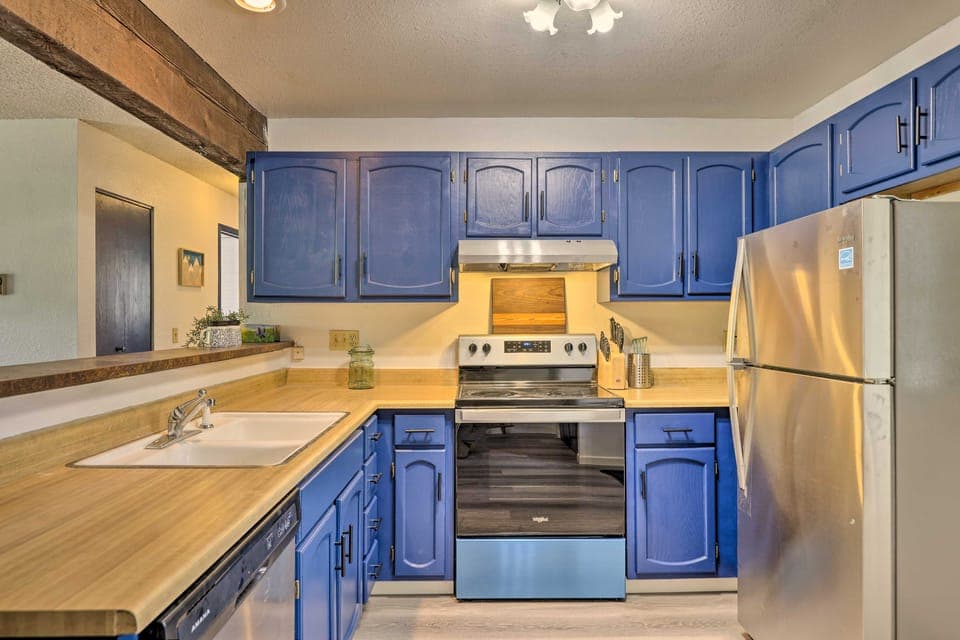 Grand Lake Condo w/ Mountain Views: Walk to Lake! Apartment in Grand Lake