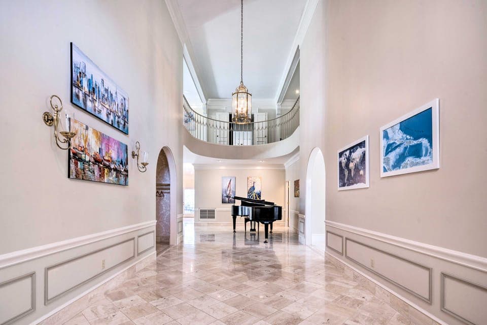 Lanai & Pool: Elegant Villa in Winter Haven! Villa in Winter Haven