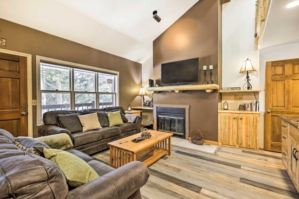 Walk to Grand Lake: Riverfront Gem w/ Fireplace! Apartment in Grand Lake