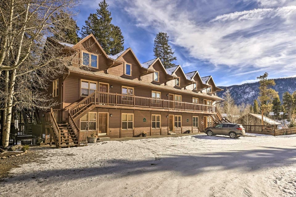Walk to Grand Lake: Riverfront Gem w/ Fireplace! Apartment in Grand Lake