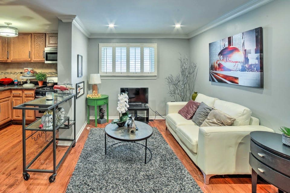 Chicago Gem Near Subway ~ 5 Mi to Downtown Apartment in Chicago