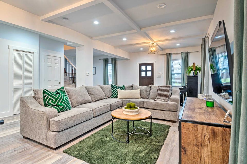 Indianapolis Vacation Home: 3 Mi to Dtwn! House in Indianapolis