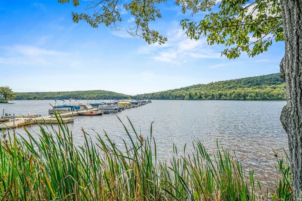 Game Room & BBQ: Waterfront Lake Harmony Condo! Apartment in Big Boulder Lake