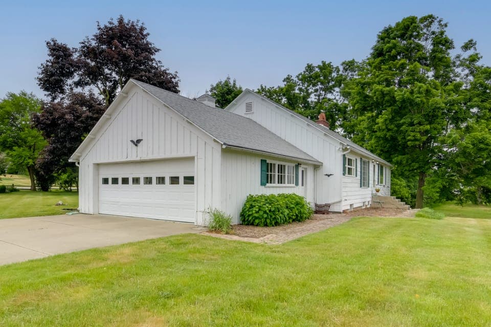 Cozy Hillsdale Home ~ 1 Mi to Baw Beese Lake! House in Ohio