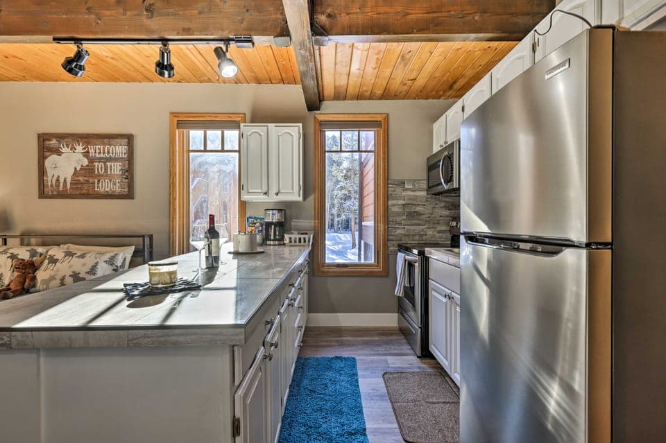 1/2 Mi to Chairlift! Breck Condo w/ Hot Tub Access Apartment in Breckenridge