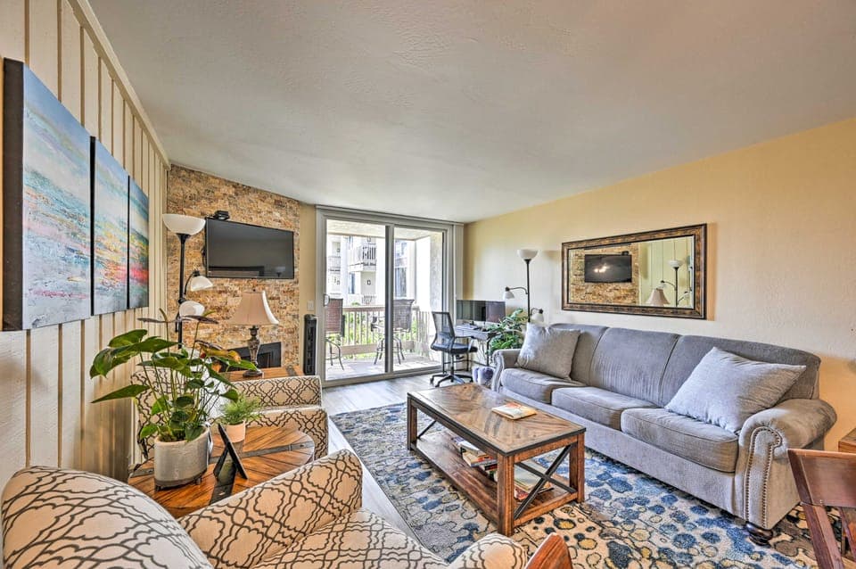 'Deja Blue' Oceanside Condo on Beach w/ Pools! Apartment in Oceanside