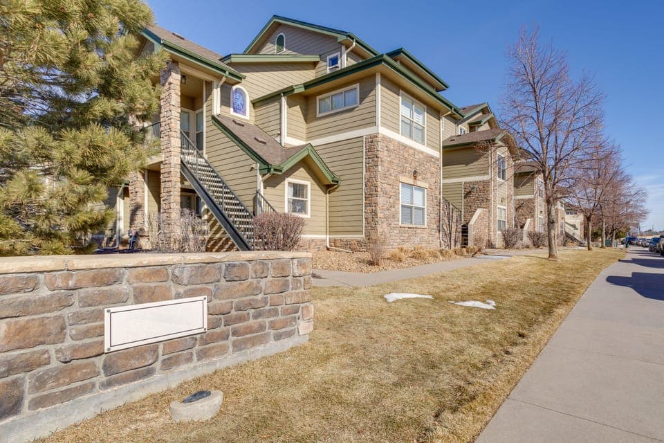 4 Mi to Airport: Convenient Denver Condo Apartment in Commerce City