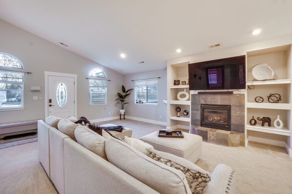 Near Red Rocks: Golden Getaway w/ Deck! House in Lakewood