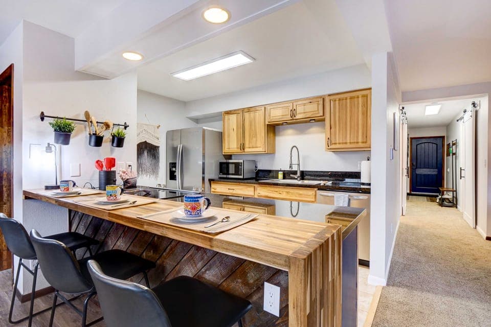 Walk to Ski Resort: Breckenridge Condo w/ Hot Tub! Apartment in Breckenridge