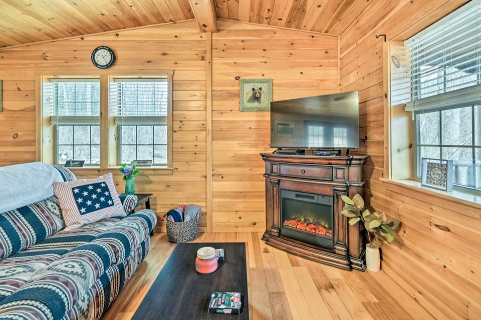 Cozy Cabin in Parsons: Hike, Fish & Explore! House in Shenandoah Valley