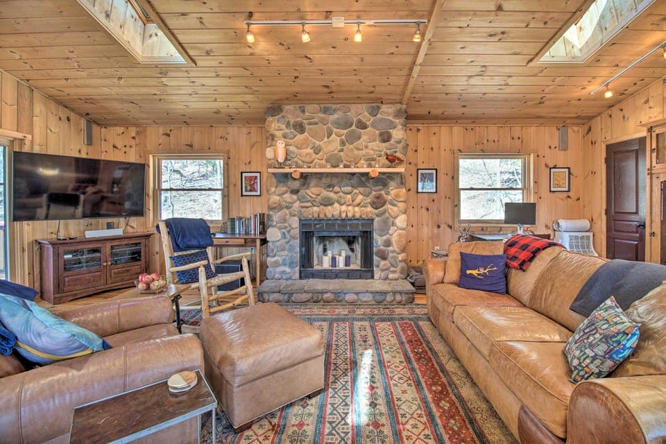 Cabin w/ Decks & Fire Pit Near Lost River! House in Shenandoah Valley