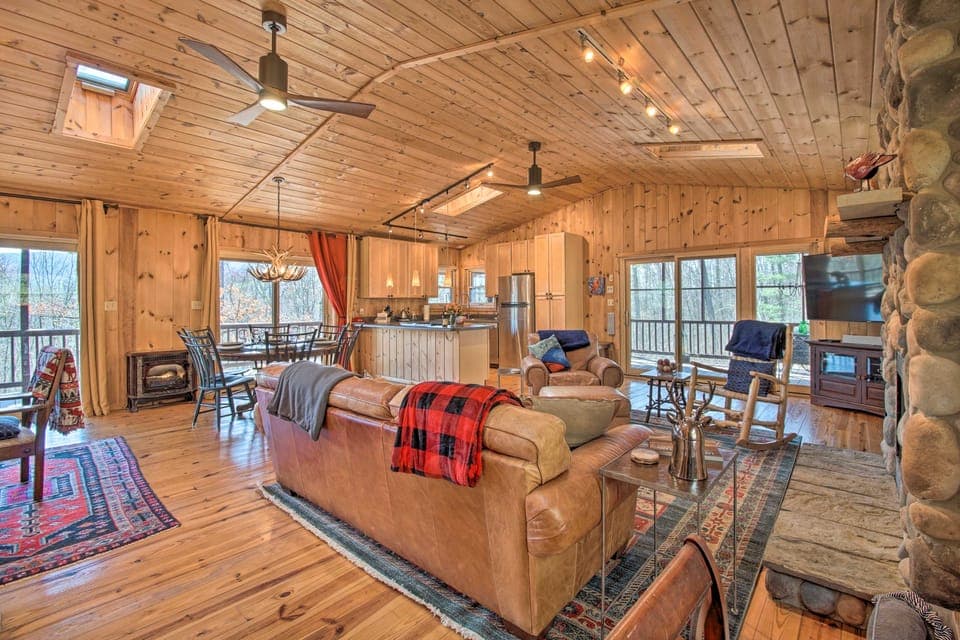 Cabin w/ Decks & Fire Pit Near Lost River! House in Shenandoah Valley