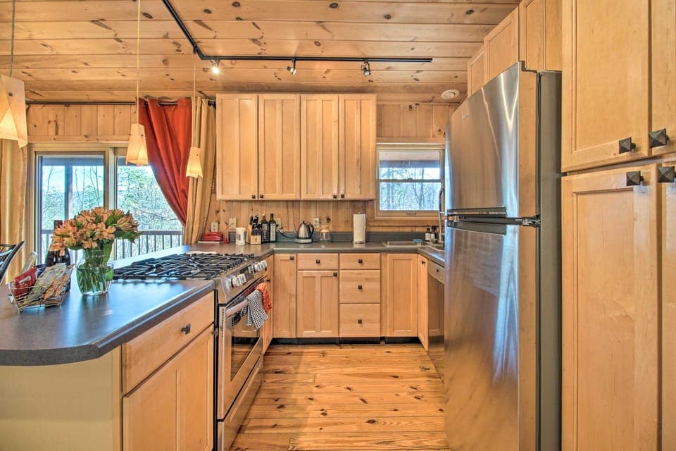 Cabin w/ Decks & Fire Pit Near Lost River! House in Shenandoah Valley