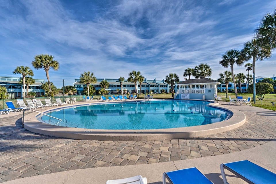 Quiet Coastal Retreat on PCB’s West End Apartment in Sunnyside