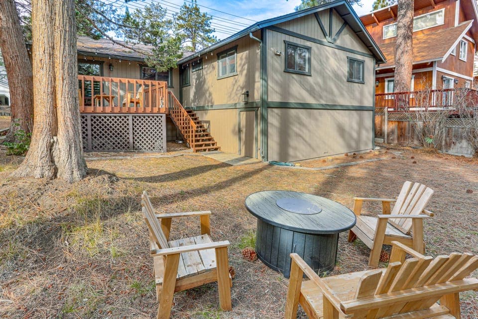 2 Mi to Snow Summit Skiing: Big Bear Cabin w/ Deck House in Big Bear