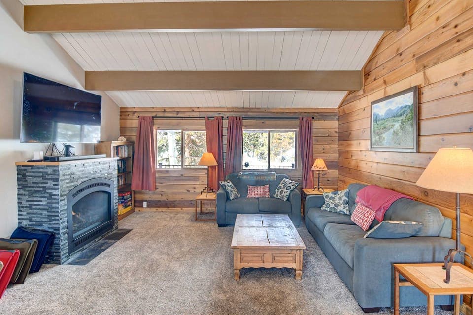 Hot Tub & Mtn Views: Waterfront Grand Lake Cabin! House in Columbine Lake