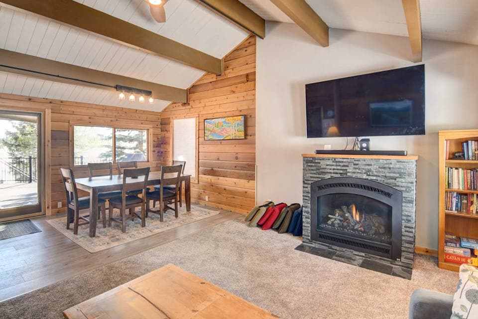 Hot Tub & Mtn Views: Waterfront Grand Lake Cabin! House in Columbine Lake