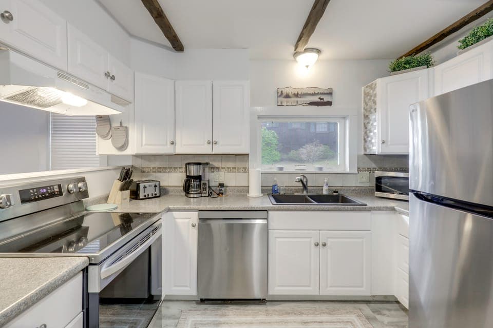 Lakefront Cabin w/ Panoramic Water View & Access House in Sunapee