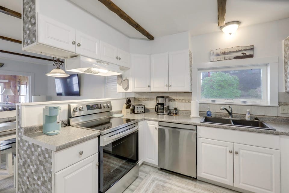 Lakefront Cabin w/ Panoramic Water View & Access House in Sunapee