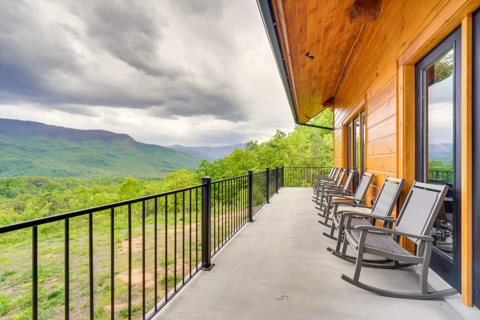 Gatlinburg Vacation Rental w/ Private Hot Tub! House in Pittman Center