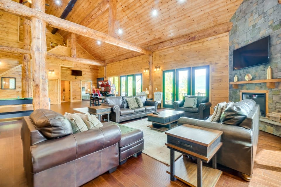 Gatlinburg Vacation Rental w/ Private Hot Tub! House in Pittman Center