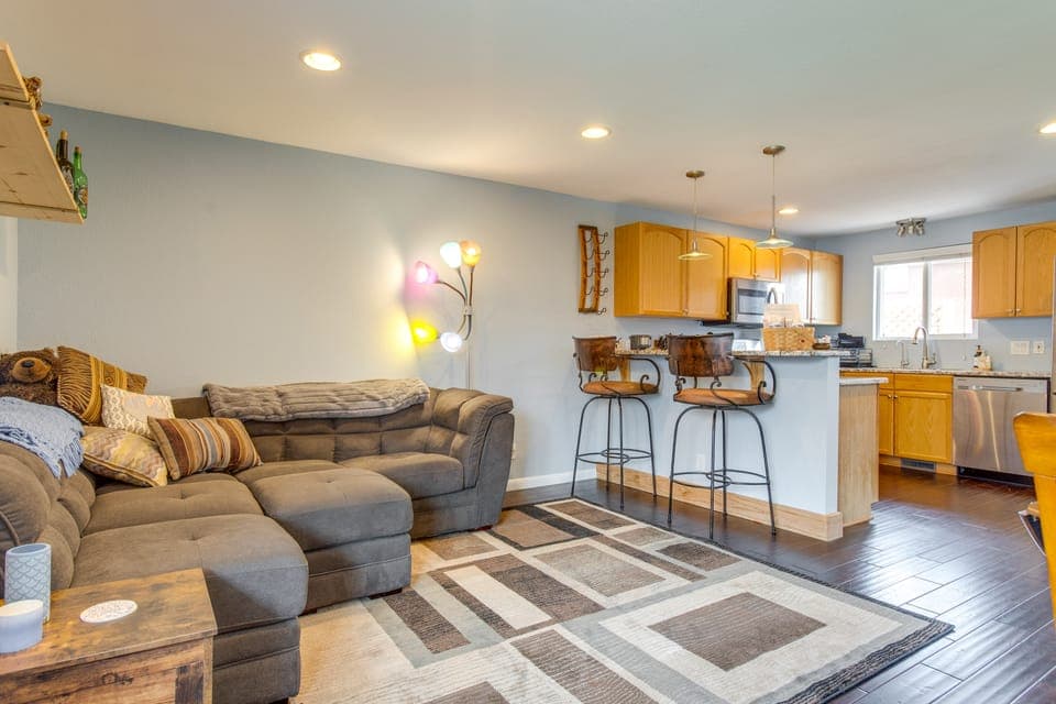 12 Mi to Denver: Golden Vacation Rental! Apartment in Applewood