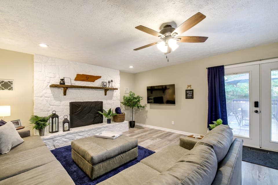 Bright Knoxville Vacation Rental w/ Large Backyard House in Knoxville