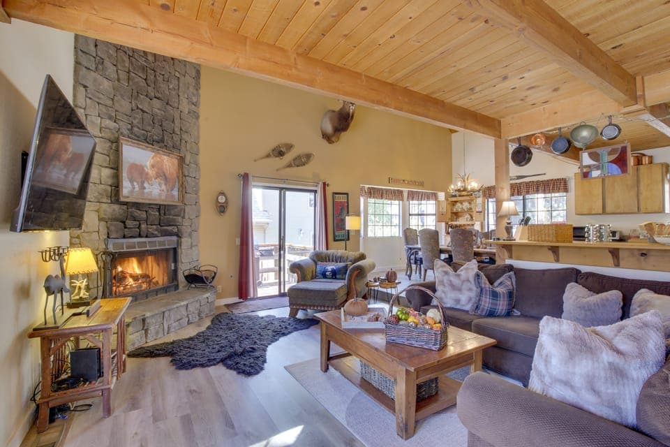 ‘Dancing Bear Lodge’ ~ 1 Mi to Big Bear Lake! House in Big Bear