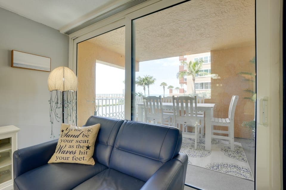 Condo w/ Pool in Redington Beach! Apartment in North Redington Beach