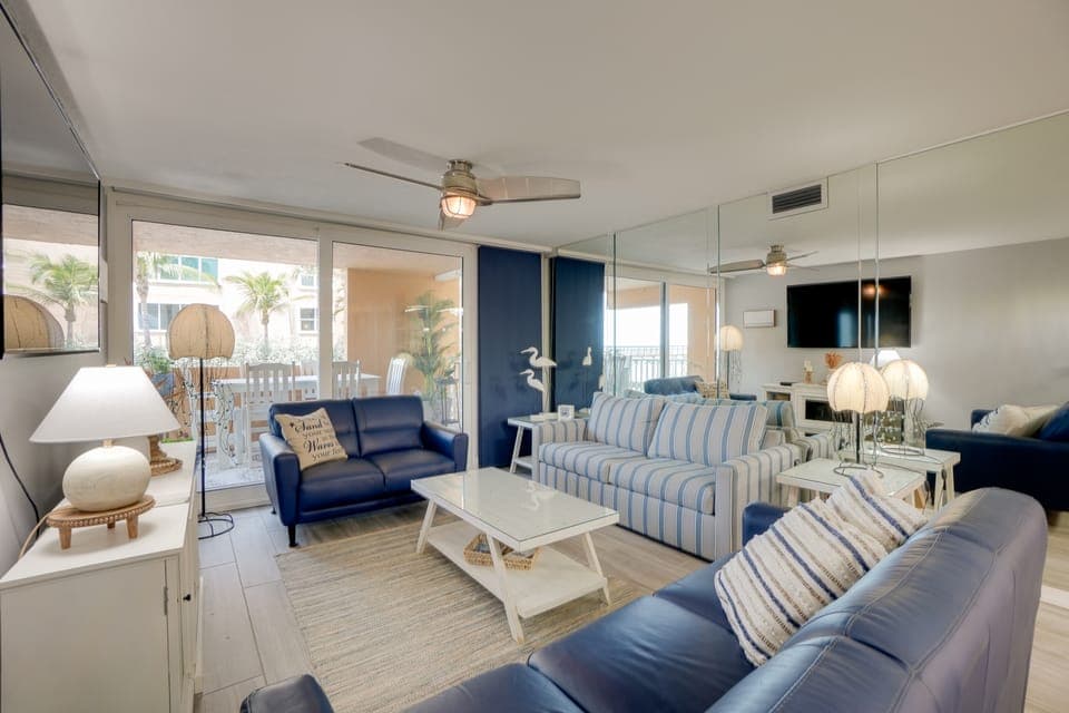 Condo w/ Pool in Redington Beach! Apartment in North Redington Beach