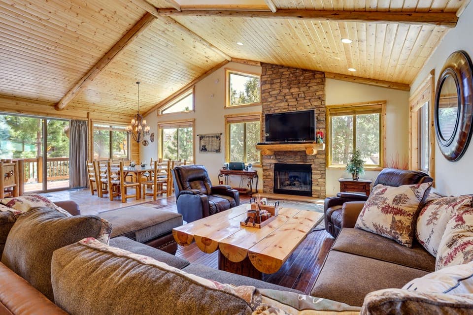Elegant Big Bear Cabin Half Mi to Big Bear Lake! House in Big Bear
