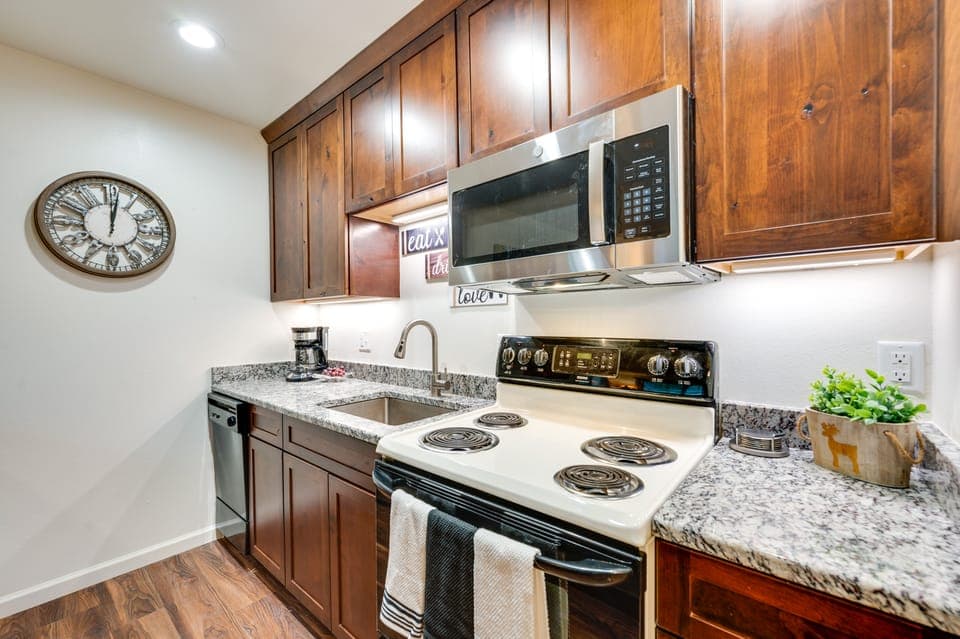 Estes Park Condo Rental: Balcony w/ River Views! Apartment in Estes Park