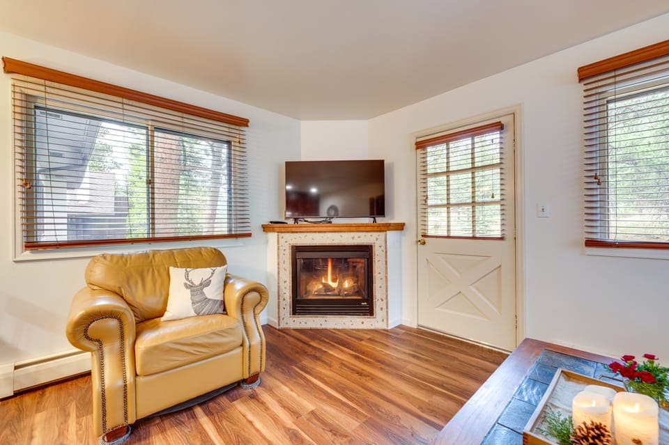 Estes Park Condo Rental: Balcony w/ River Views! Apartment in Estes Park