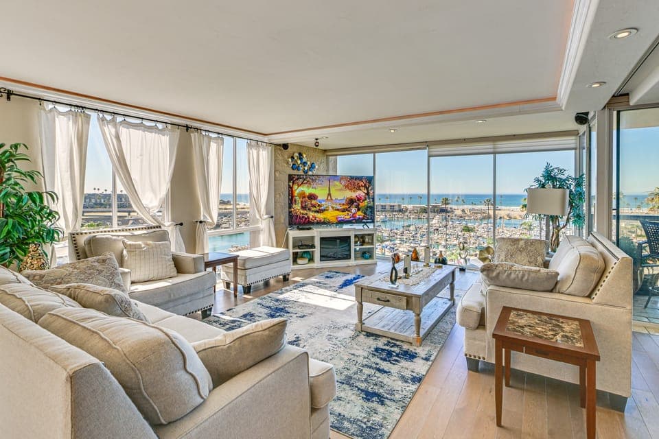 Walk to Beach: Condo w/ Pool Access in Oceanside! Apartment in Oceanside