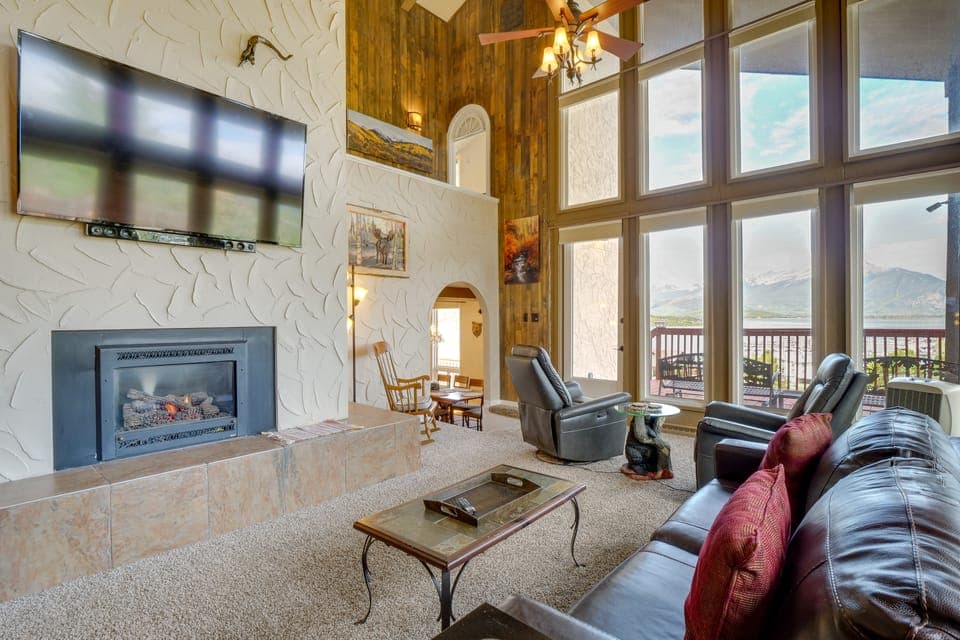 Hot Tub Relaxation: Luxe Summit Gem w/ Mtn Views House in Dillon