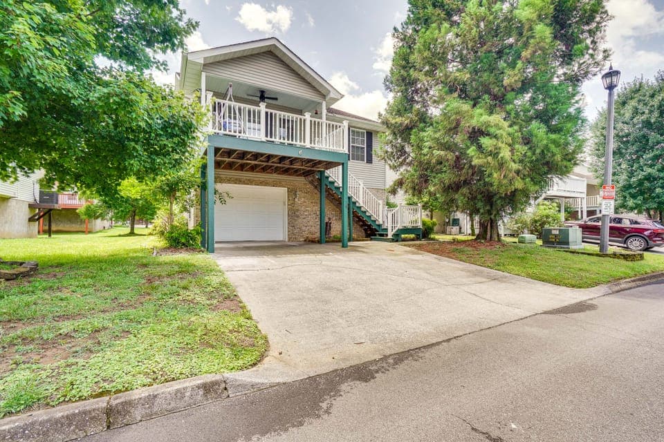 Pigeon Forge Home w/ Screened Porch, 3 Mi to Town! House in Pigeon Forge
