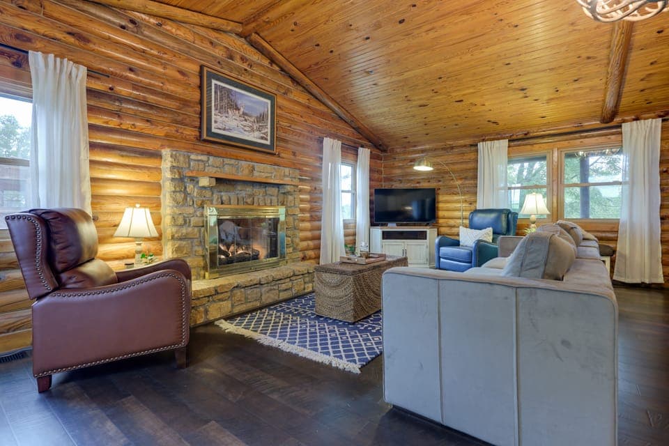 Cozy Brookville Home w/ Fire Pit & Deck! House in Indiana