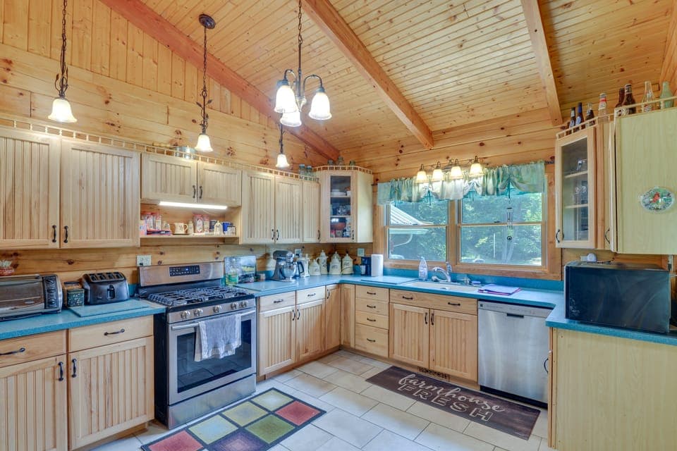 Serene Valley Bend Cabin Rental: 7 Private Acres! House in Shenandoah Valley