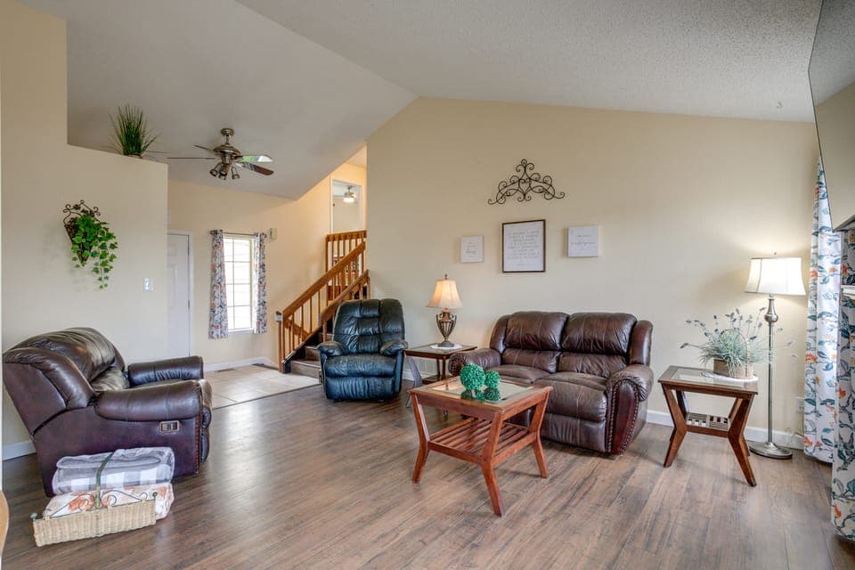 Grill, Fireplace & Fenced-In Yard: Thornton Home! House in Northglenn