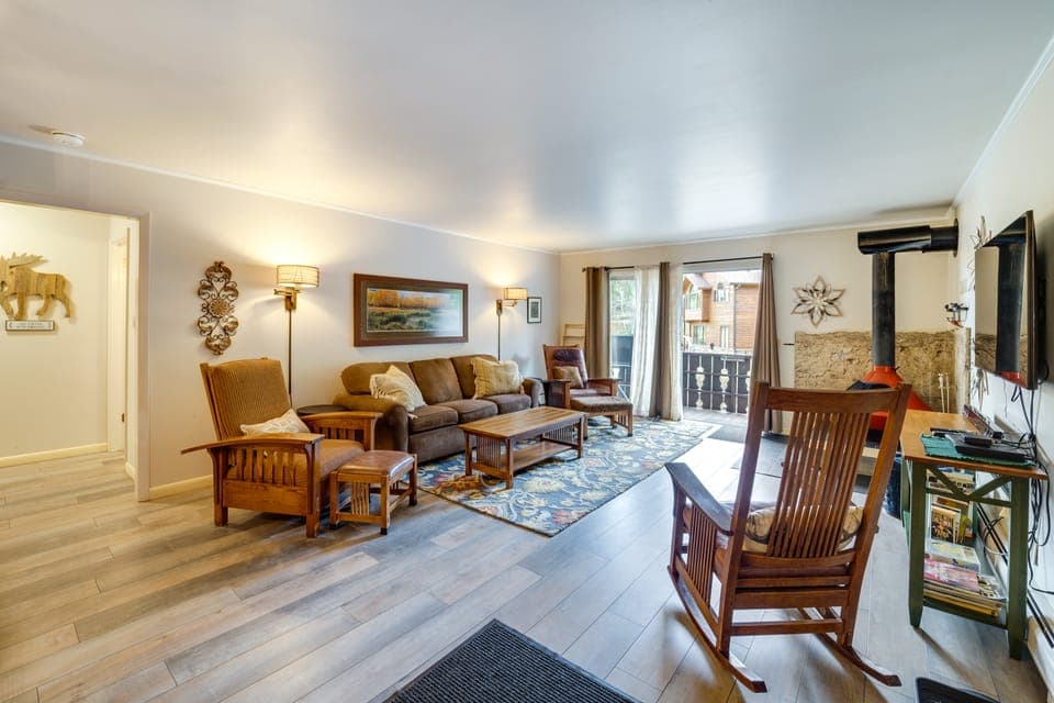 Riverfront Condo Near Downtown Estes Park! Apartment in Estes Park