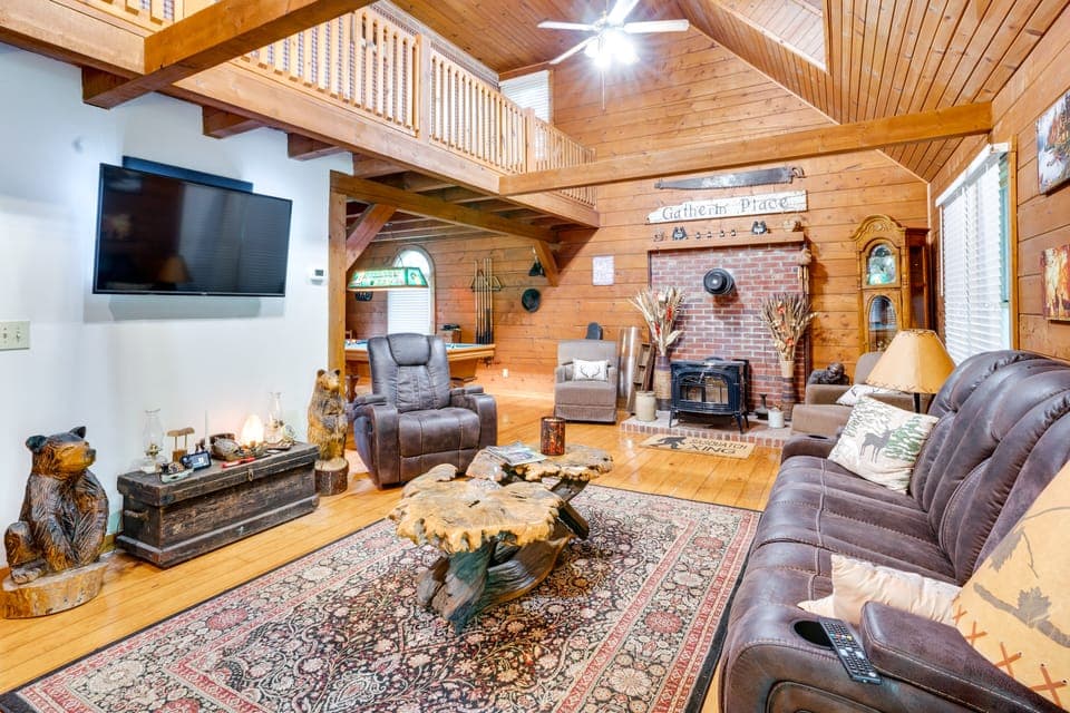 Orleans Retreat w/ Private Hot Tub & Fireplace! House in Indiana