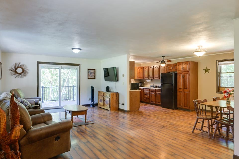 Riverfront Covington Cabin w/ Deck & Fire Pit! House in Ohio