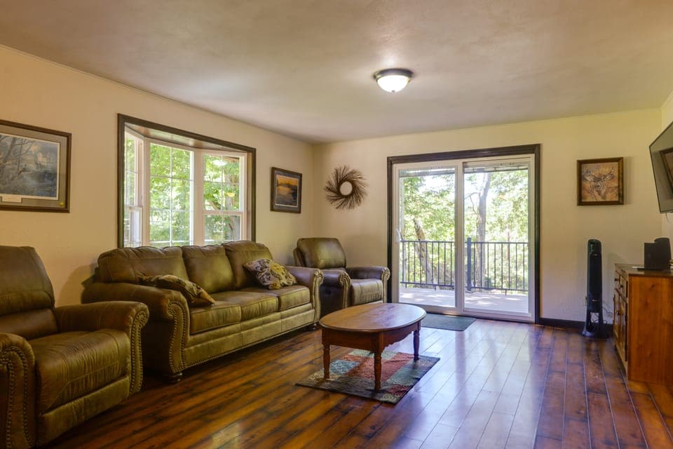 Riverfront Covington Cabin w/ Deck & Fire Pit! House in Ohio