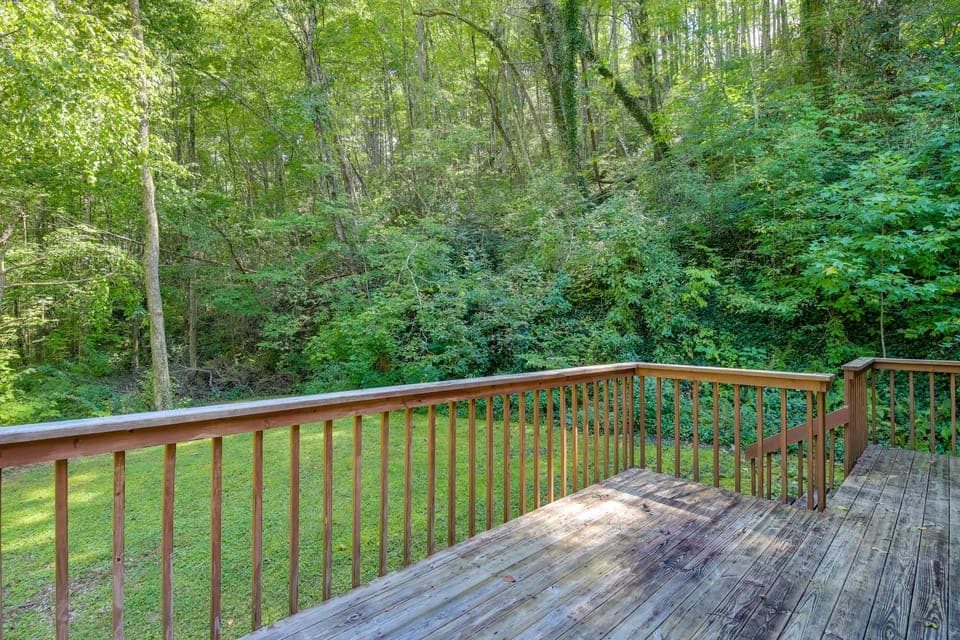 Step into Nature! Gatlinburg Home w/ Rustic Charm House in Gatlinburg