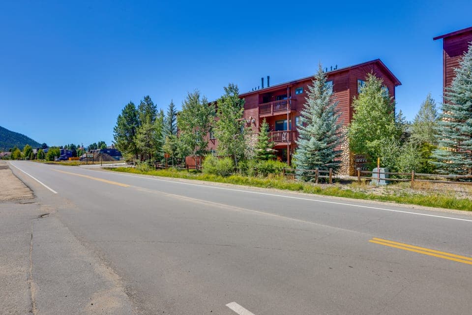Walk to Main Street: Grand Lake Condo w/ Patio Apartment in Grand Lake
