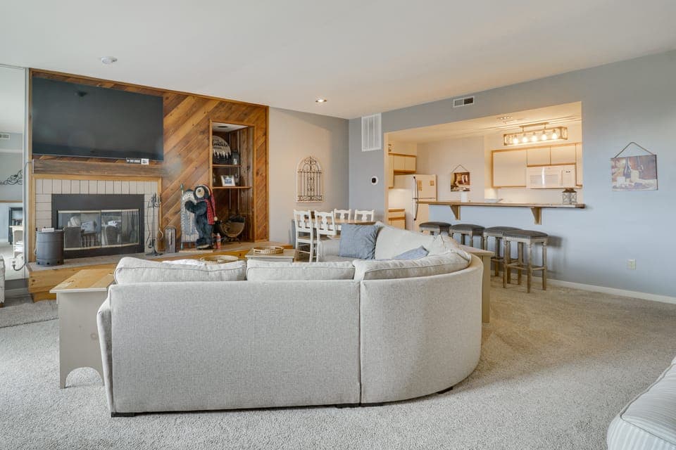 All-Season Fun! Wintergreen Resort Condo w/ Views Apartment in Massies Mill