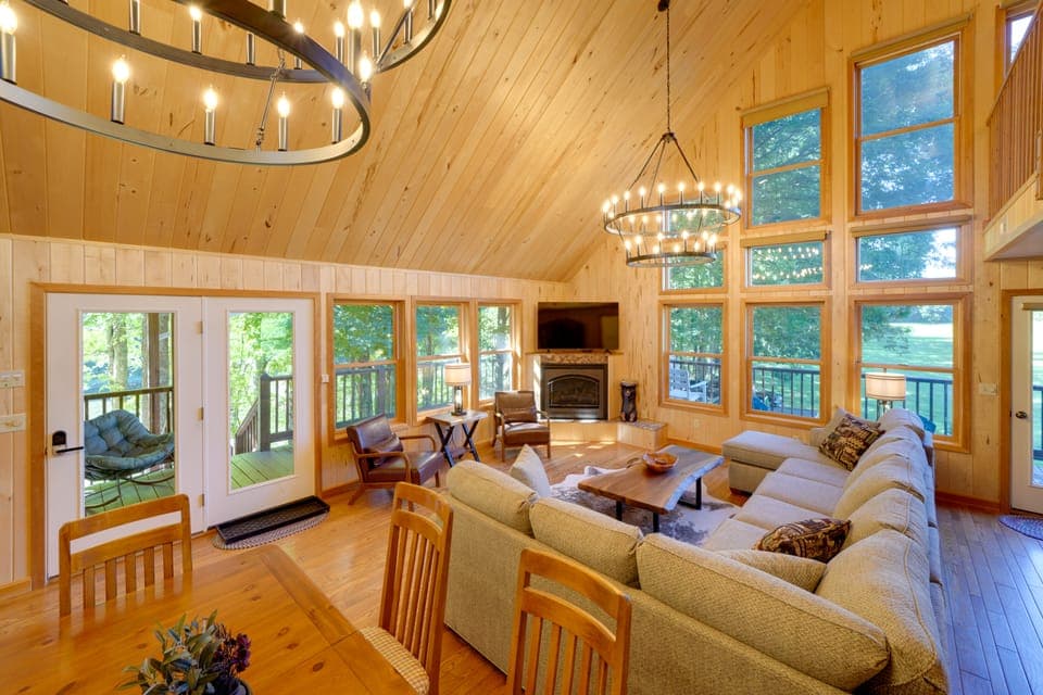 Riverfront West Virginia Cabin w/ Screened-In Deck House in Shenandoah Valley