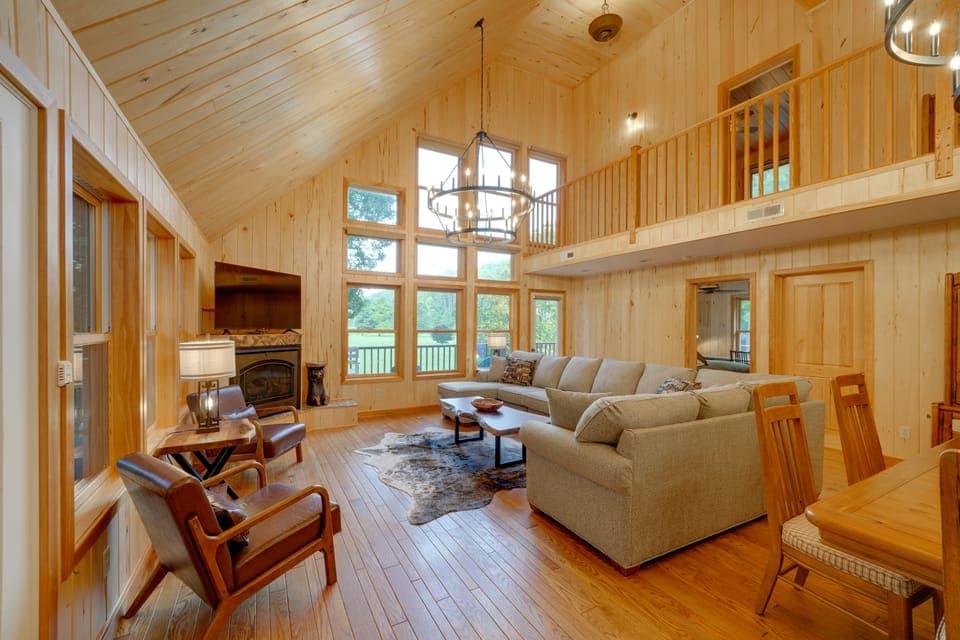 Riverfront West Virginia Cabin w/ Screened-In Deck House in Shenandoah Valley