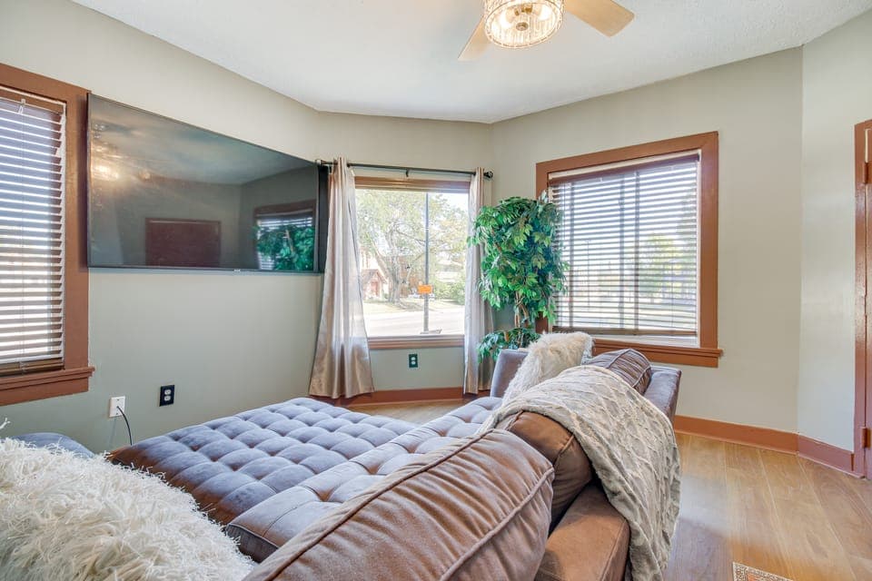 Jetted Tub: Dayton Condo, 2 Mi to Oregon District Apartment in Dayton