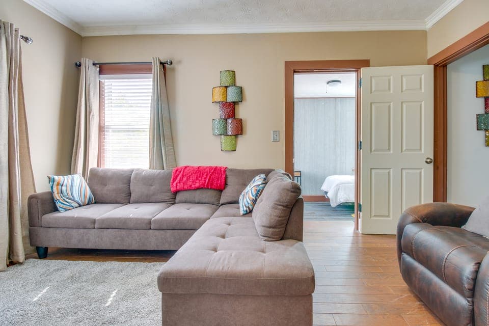 Sunny + Spacious Dayton Condo ~ 1 Mi to Downtown! Apartment in Dayton